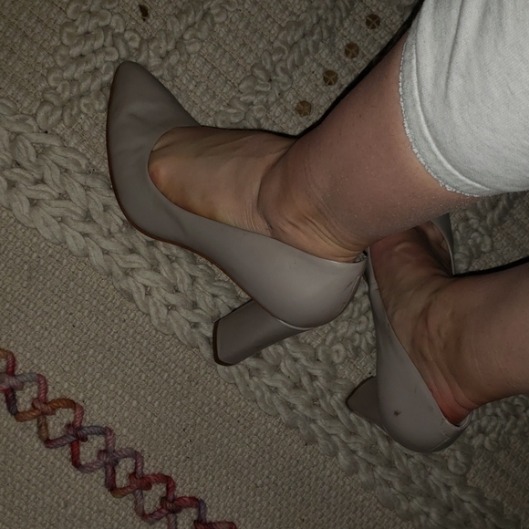 Vince Camuto Gray leather heels shoes size 8.5 - Picture 12 of 12